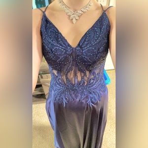 Beautiful prom/party dress with so much detail and pockets!